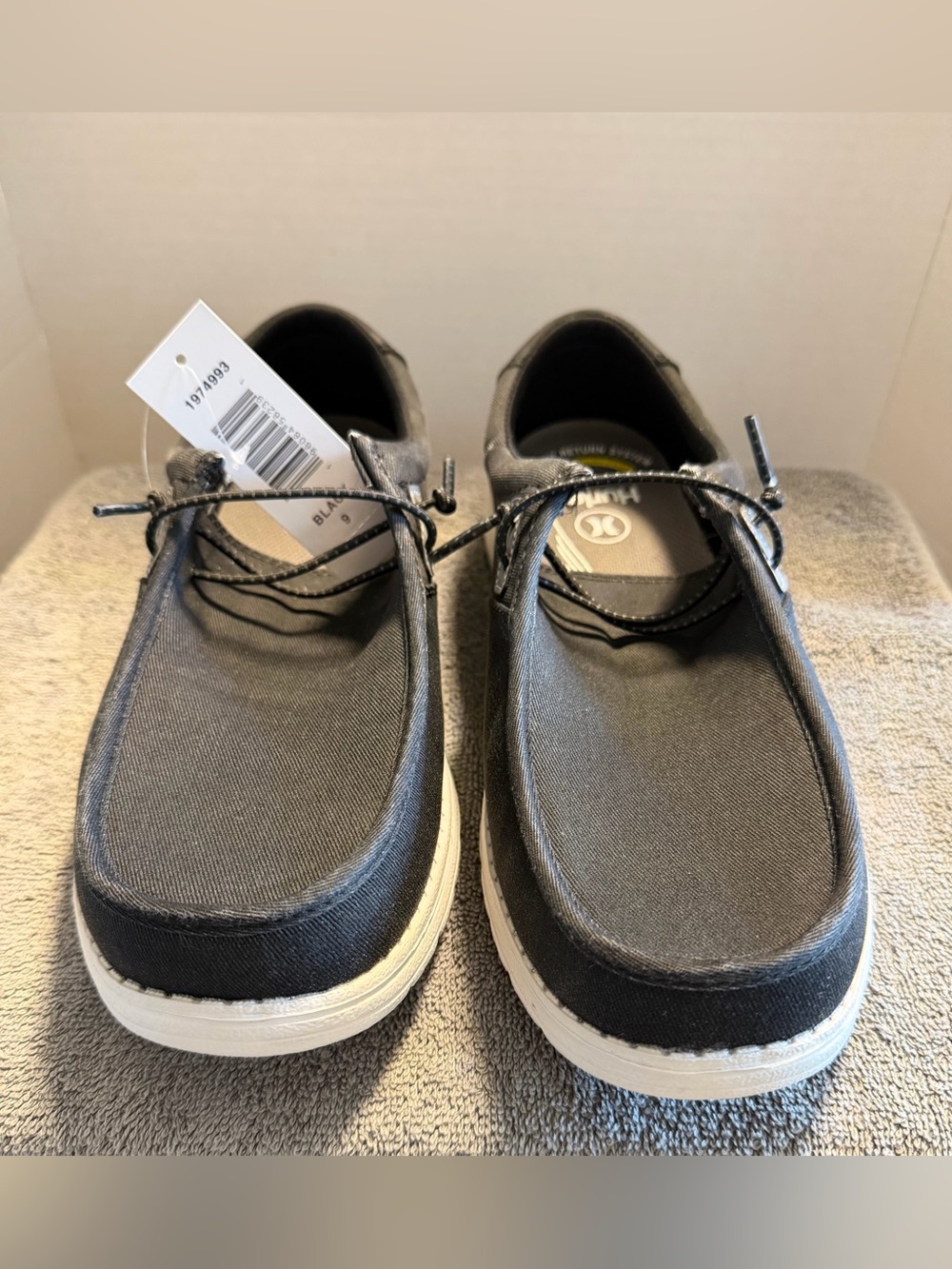 NWT Textile Size 9M Hurley Nesota Sneakers